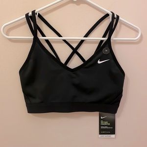 NWT Nike Sports Bra Light Support Size Medium